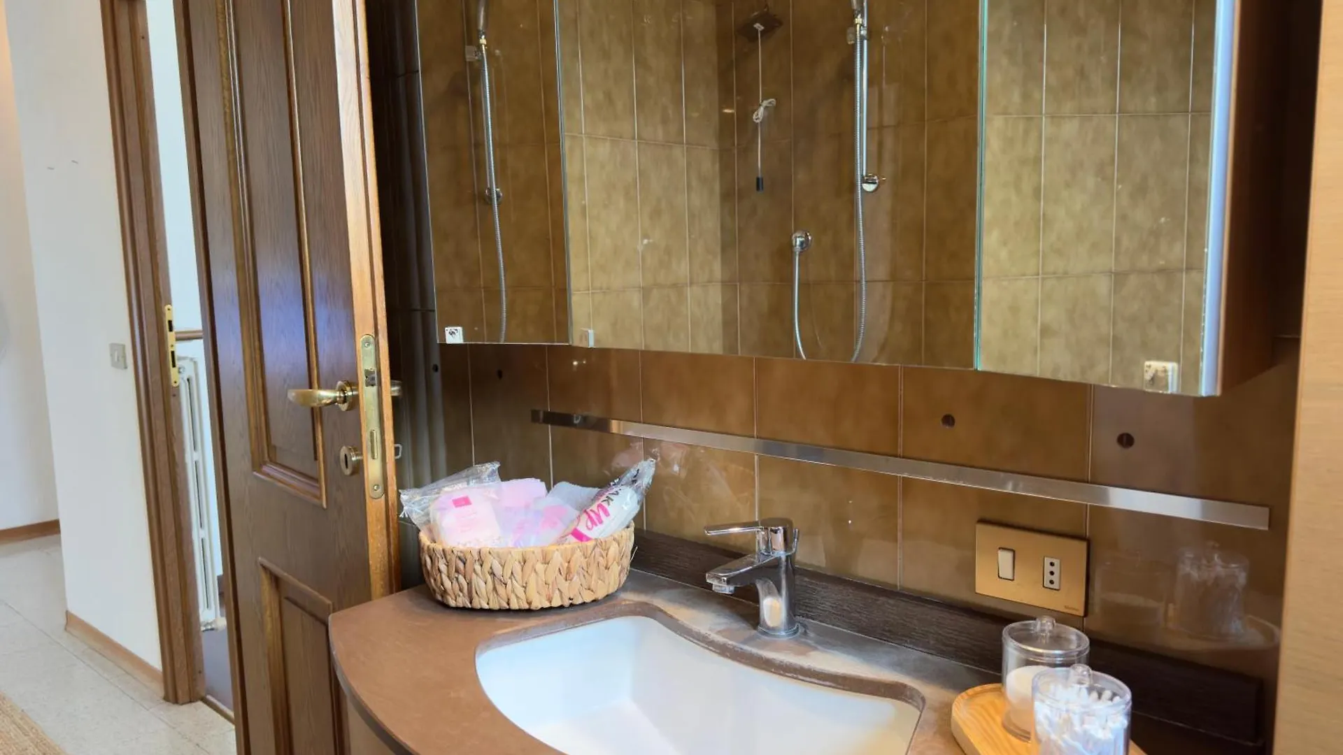 Tavernola Suites Como