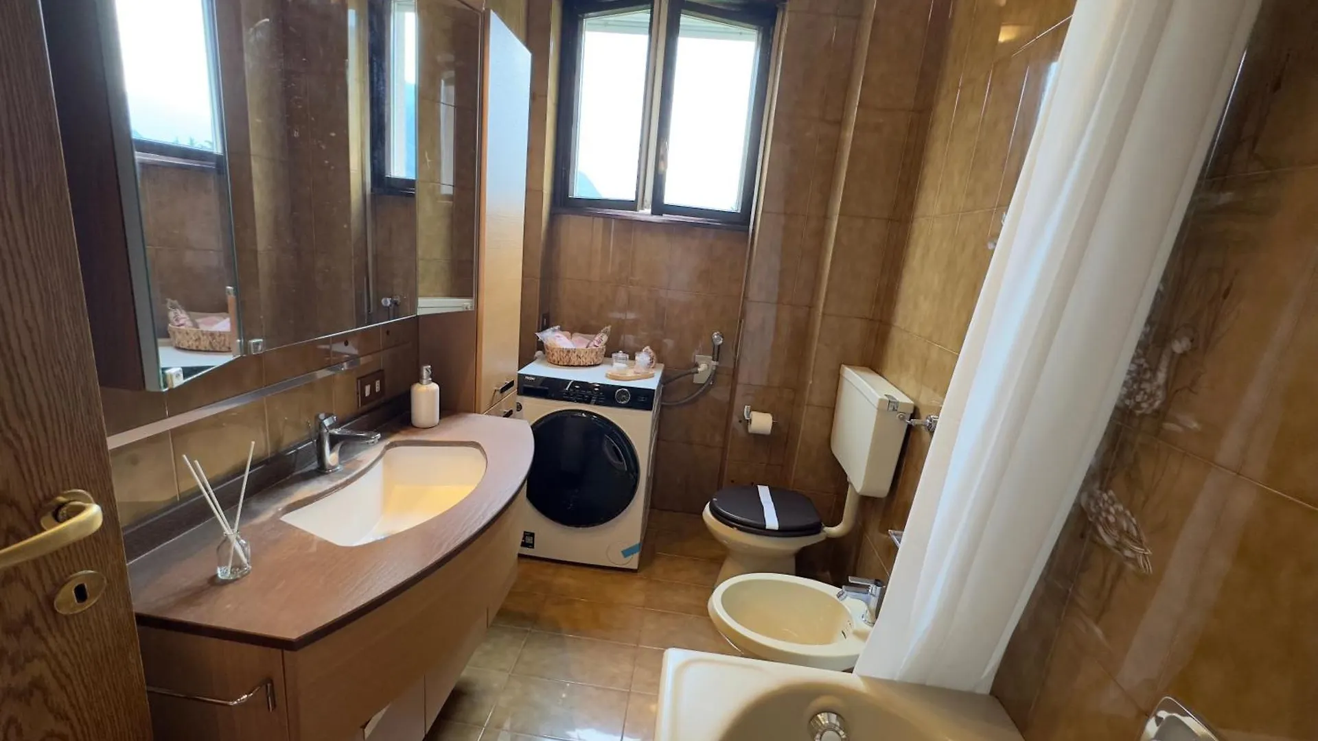Tavernola Suites Como Daire