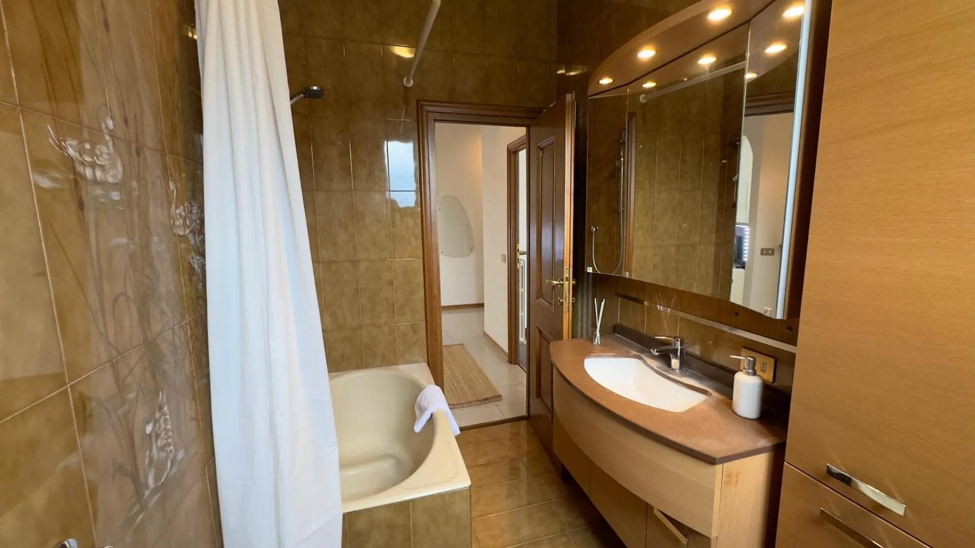Tavernola Suites Como 0*,